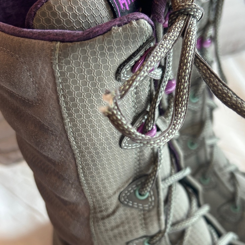 Ahnu Women's Gray and Purple Winter Boots - Picture 8 of 9